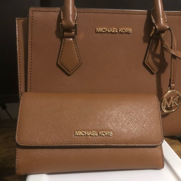 MK Charlotte Small Saffiano Leather 2-in-1 Tote Bag with matching wallet - Picture 7 of 7